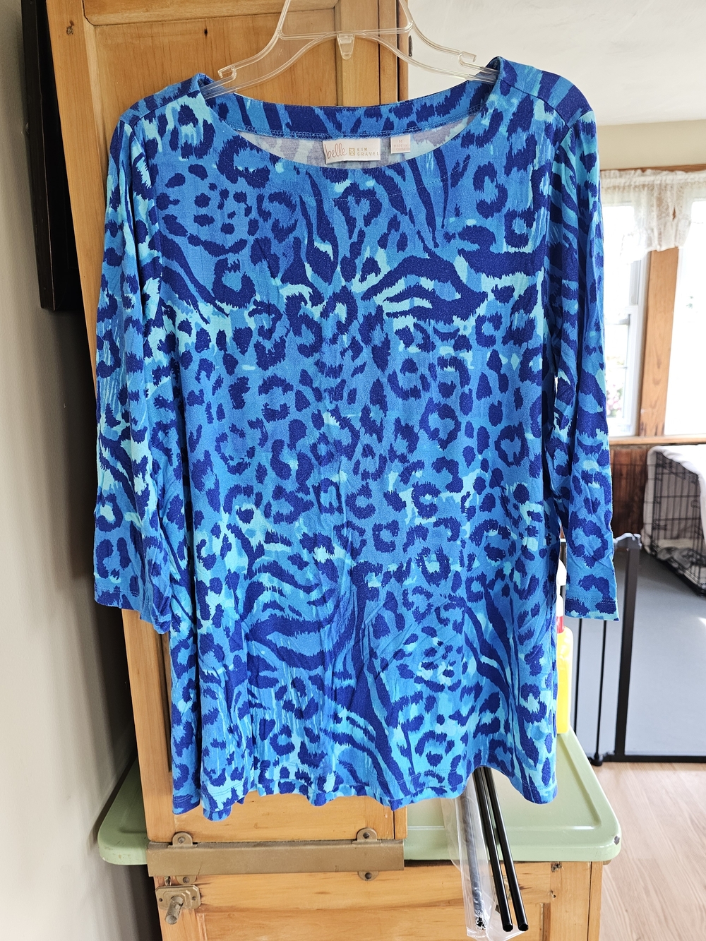 Belle by Kim Gravel Blue Animal Print 3/4 Sleeve Top